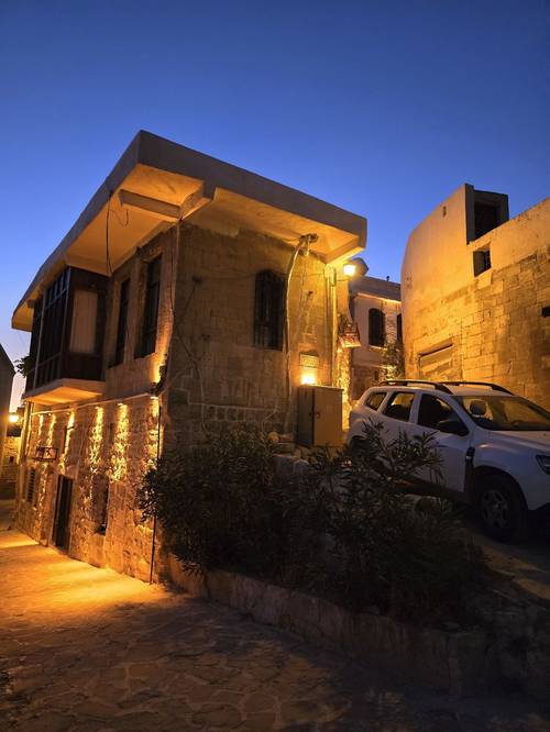 Babylon Stone House