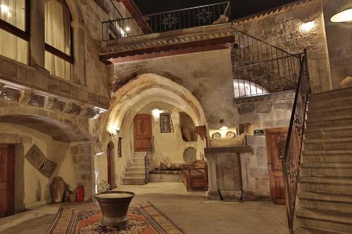Explorer Cave Hotel