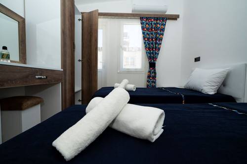 Esquire Hotel & Lounge