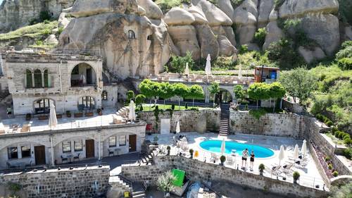 Secret Hill Cave Suites