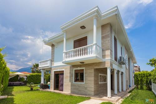 Villa Mare by Villatatilin