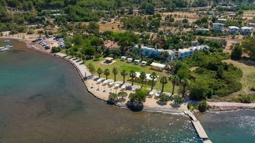 Chillos Beach Hotel & Lounge
