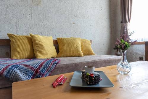Lemon Cave Suite And Cafe