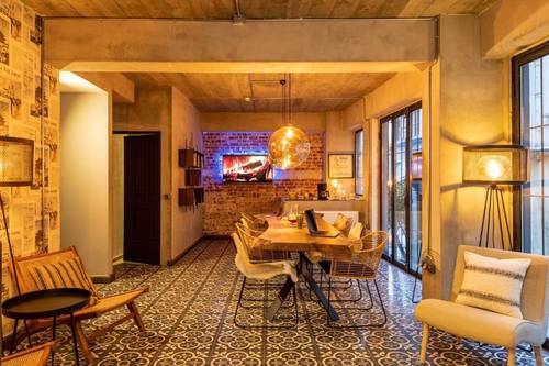 Green Parrot Hotel
