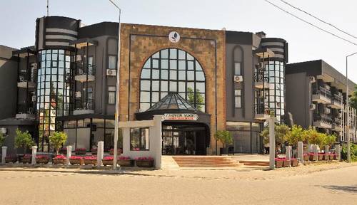 Clover Magic Park Side Hotel