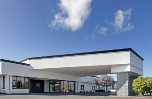 The Lux Hotel & Conference Center -Ascend Hotel