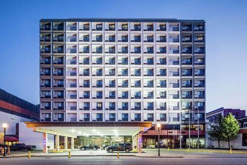 DoubleTree by Hilton Huntington