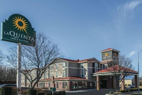 La Quinta Inn & Suites Kansas City Airport