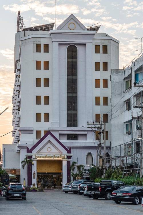 Ayothaya Riverside Hotel