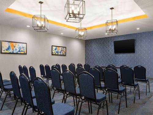 La Quinta Inn & Suites By Wyndham Austin South
