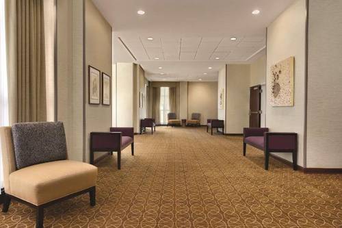 DoubleTree by Hilton Milwaukee - Brookfiel