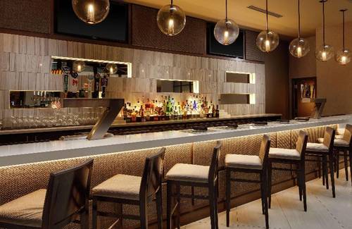 Embassy Suites by Hilton Crystal City National Air