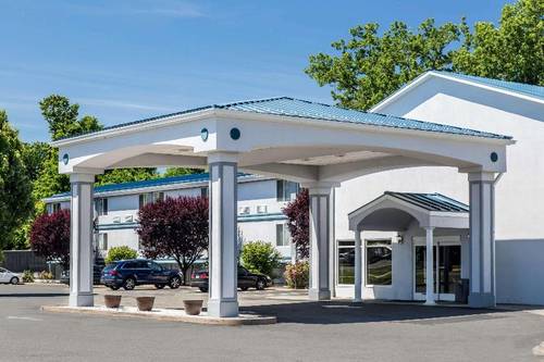 Quality Inn & Suites Danbury Area