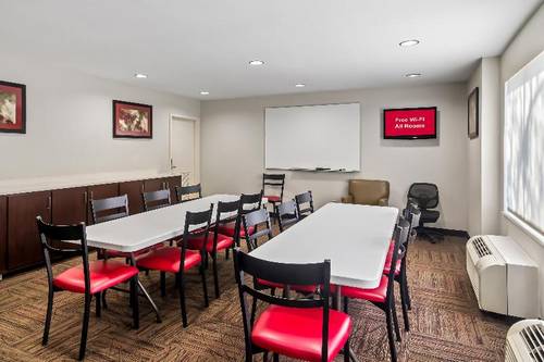 Red Roof PLUS+ Jacksonville - Southpoint
