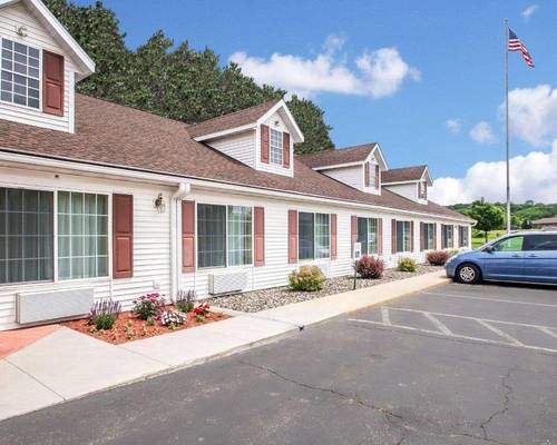 Econo Lodge Inn & Suites Eau Claire Area