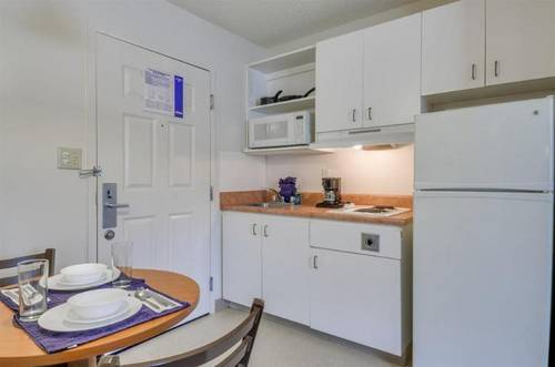 HomeTowne Studios & Suites Charlotte - Concord