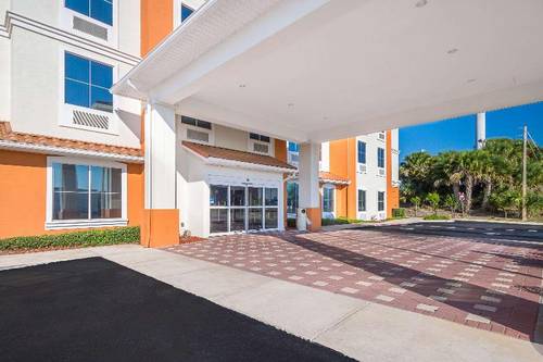 Comfort Inn & Suites Maingate South