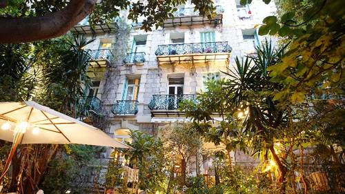Le Windsor Jungle Art Hotel
