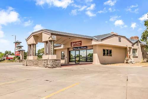 Red Arrow Inn & Suites a Travelodge by Wyndham