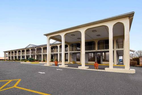 Days Inn by Wyndham Columbia Kentucky
