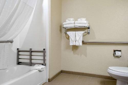 Comfort Inn & Suites Northshore Area