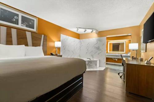 Quality Inn  & Suites Corinth West