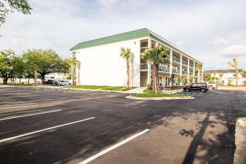 Econo Lodge Inn & Suites Foley