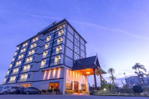 Airport Resort & Spa