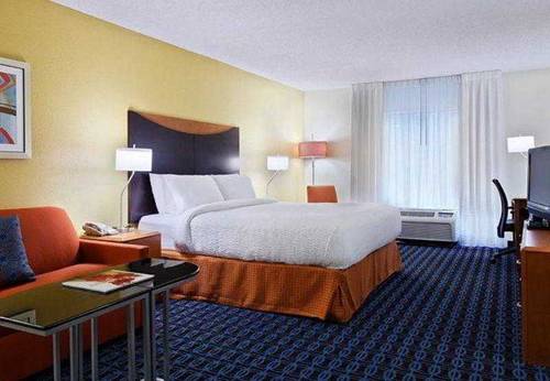 Fairfield Inn & Suites Charlotte Arrowood