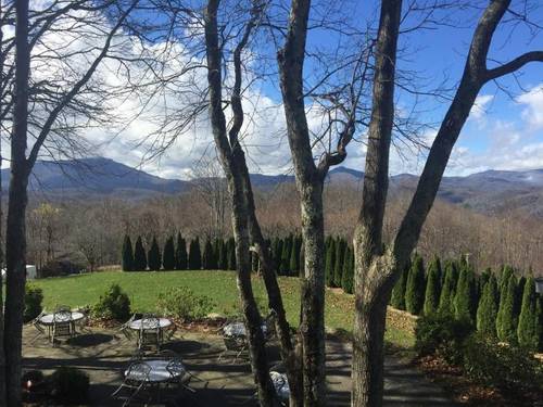 Crestwood Resort & Spa