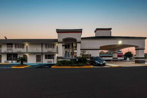 Super 8 by Wyndham Baton Rouge/I-10