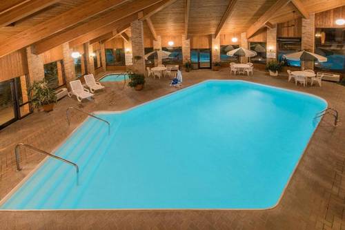 Days Inn by Wyndham Wooster