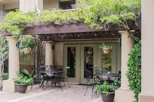Vineyard Court Designer Suites