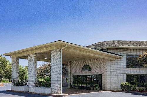 Days Inn by Wyndham Spartanburg Waccamaw