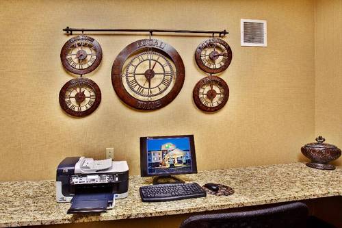 Holiday Inn Express Hotel & Suites Dubuque-West