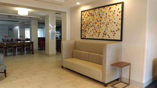 Holiday Inn Express Hotel & Suites Dyersburg