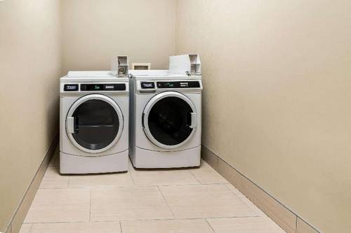 La Quinta Inn & Suites DFW Airport West - Bedford