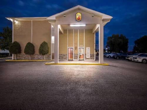 Super 8 by Wyndham Colorado Springs Space Force