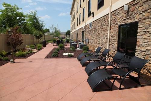 Holiday Inn Express & Suites Huntsville Airport