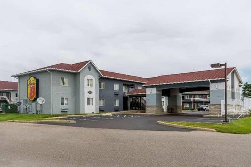 Super 8 by Wyndham Indianapolis/NE/Castleton Area