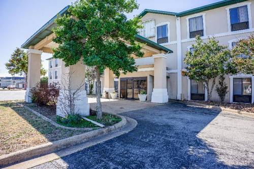 Ark Suites By OYO Jonesboro I-555