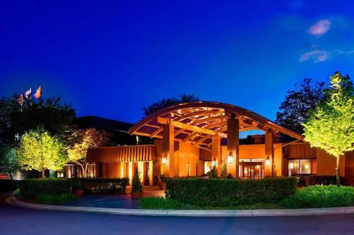 Sheraton Milwaukee Brookfield