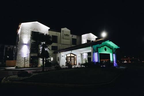 Budgetel Inn & Suites