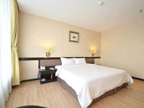 The City Hotel Sriracha