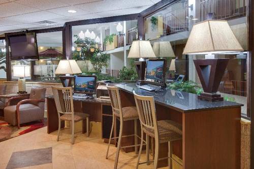 DoubleTree by Hilton Austin, MN