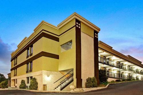 Super 8 by Wyndham Raleigh Downtown South