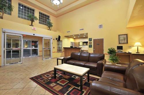 Super 8 by Wyndham San Antonio/Alamodome Area