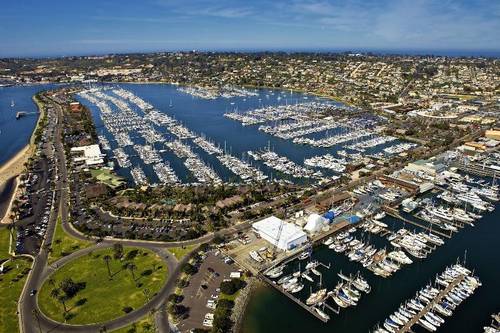 Bay Club & Marina