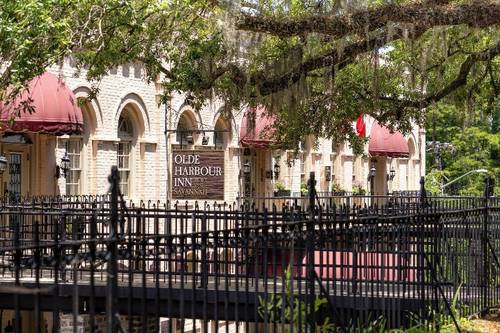 Olde Harbour Inn