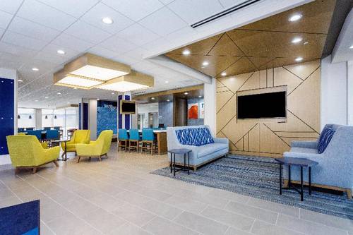 Holiday Inn Express & Suites Tampa - Stadium Area